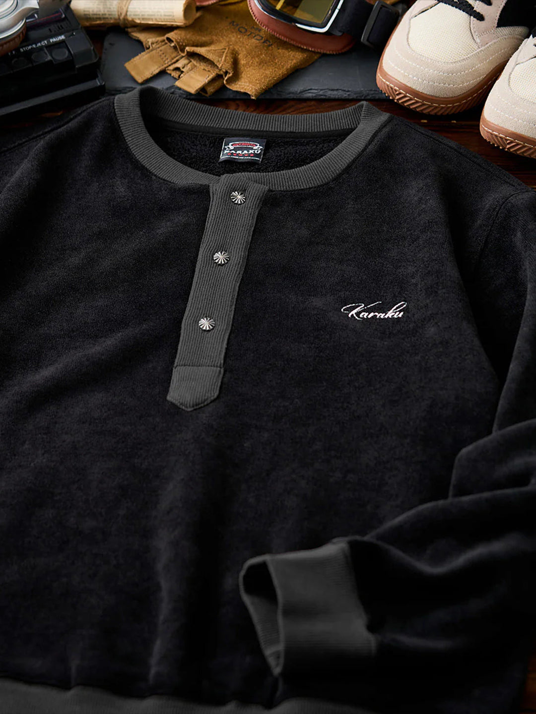 Henley Neck Fleece Sweatshirt with “KaraKu” Embroidery (Double-Sided Brushed)