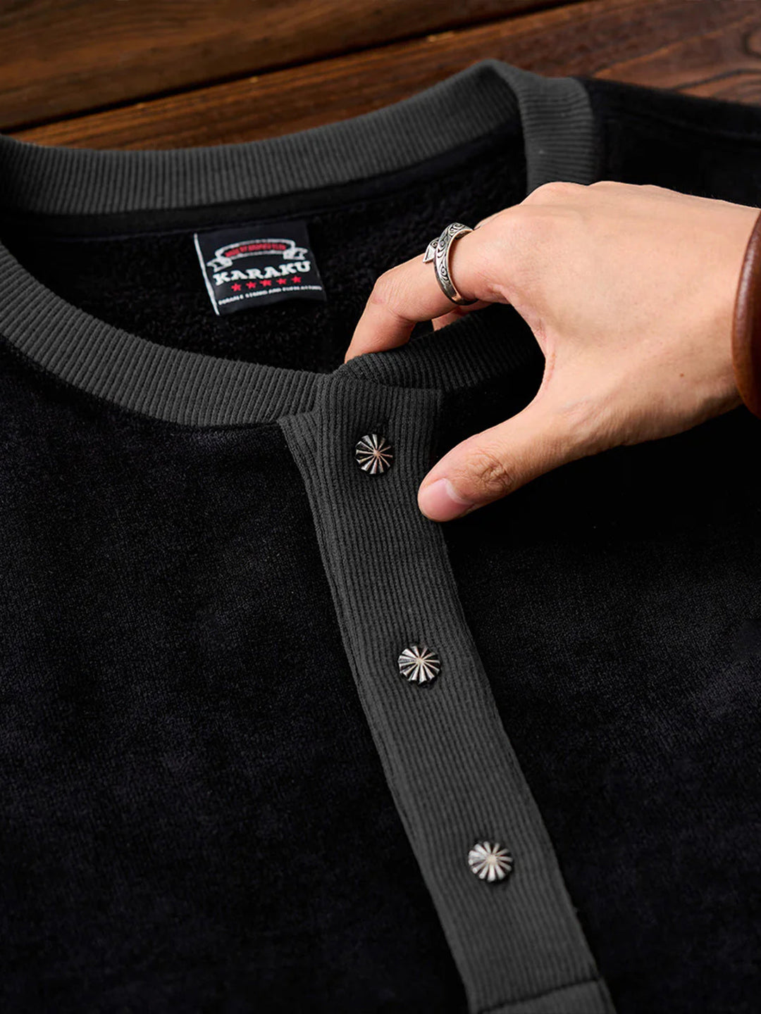 Henley Neck Fleece Sweatshirt with “KaraKu” Embroidery (Double-Sided Brushed)