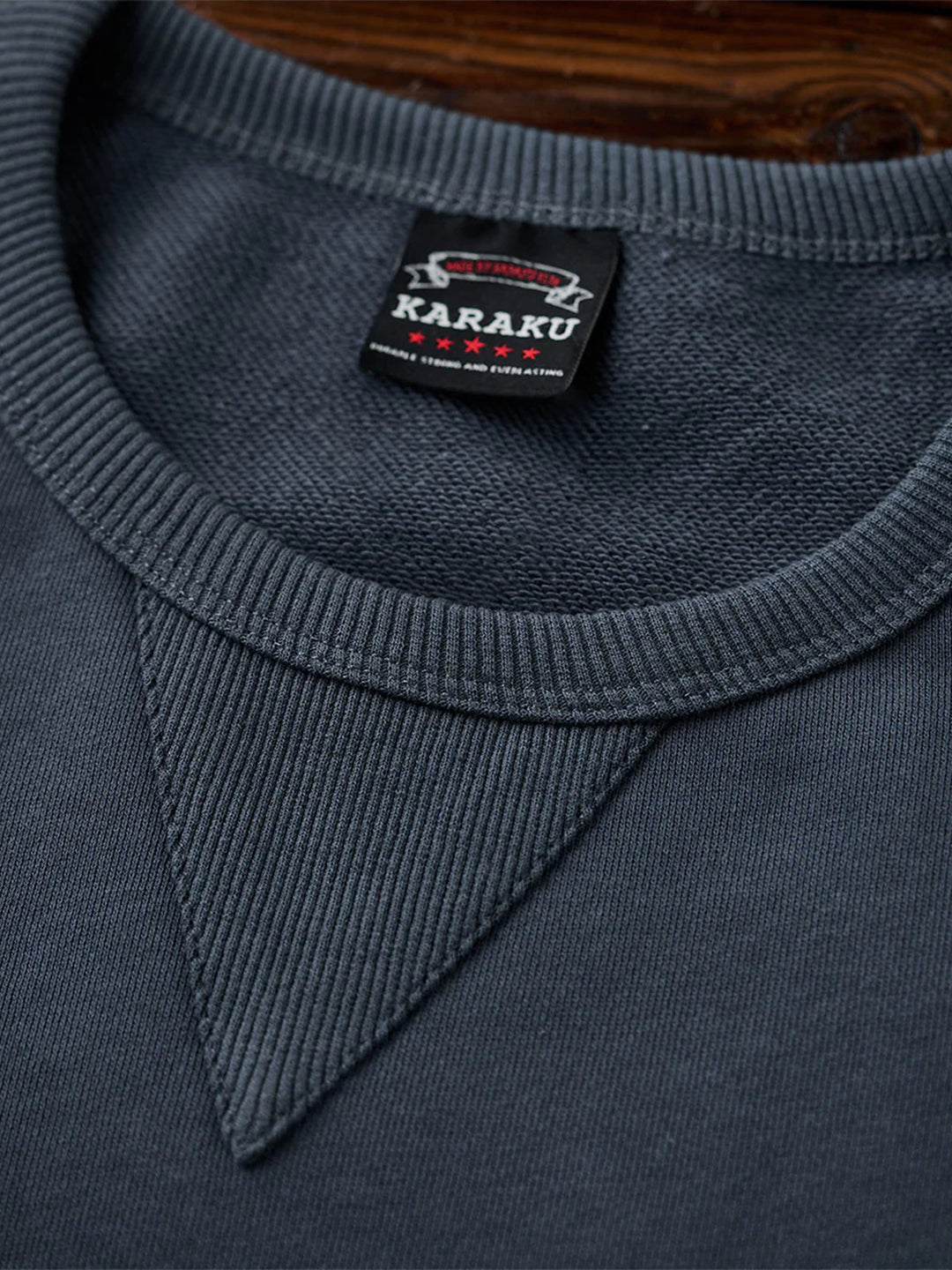 “KaraKu” Embroidery &amp; “Hannya Mask / Samurai Cat” Print Loopback V-Gusset Sweatshirt