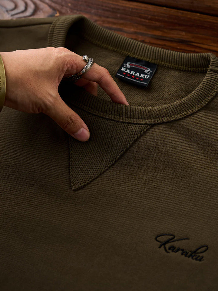 "Cat Wearing Helmet" Print &amp; Karaku Logo Embroidery V-Gusset Sweatshirt