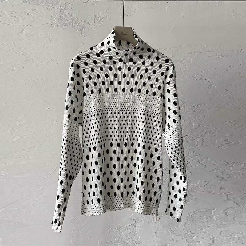 Ink-wash Polka Dot Turtleneck Pleated Base Layer Top