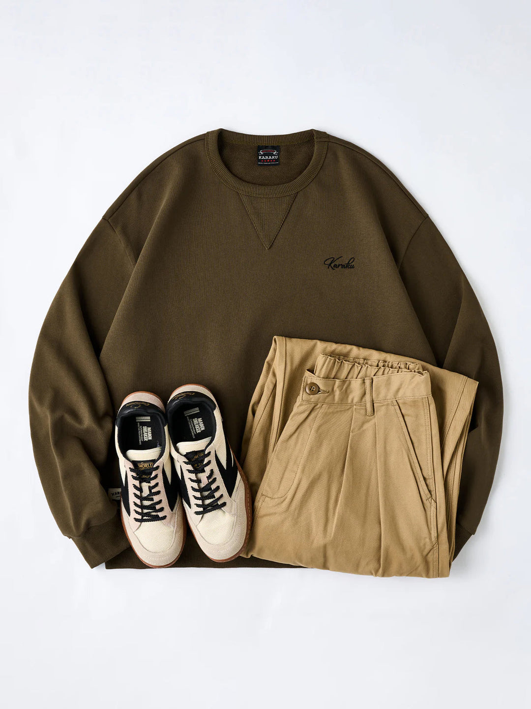 "Cat Wearing Helmet" Print &amp; Karaku Logo Embroidery V-Gusset Sweatshirt