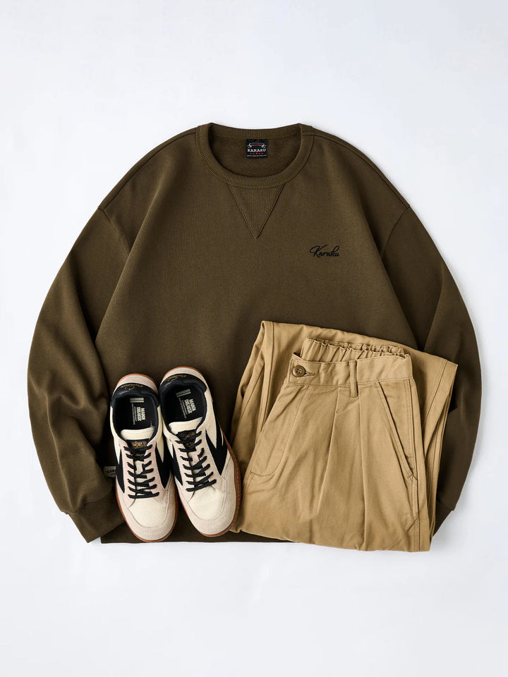 "Cat Wearing Helmet" Print &amp; Karaku Logo Embroidery V-Gusset Sweatshirt
