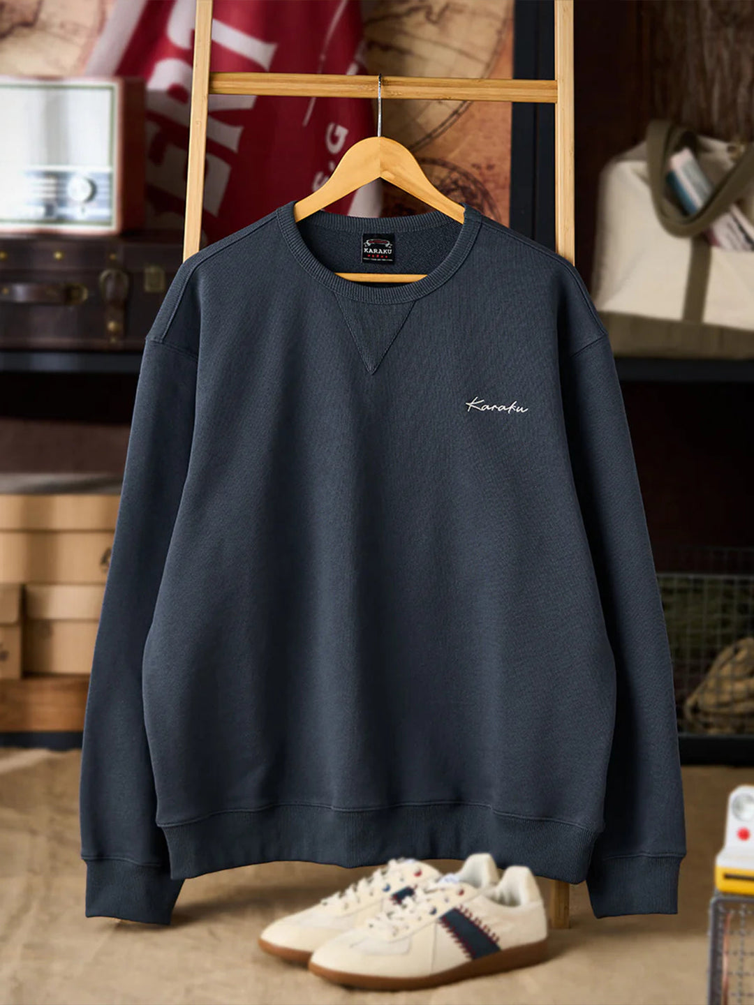 “KaraKu” Embroidery &amp; “Hannya Mask / Samurai Cat” Print Loopback V-Gusset Sweatshirt