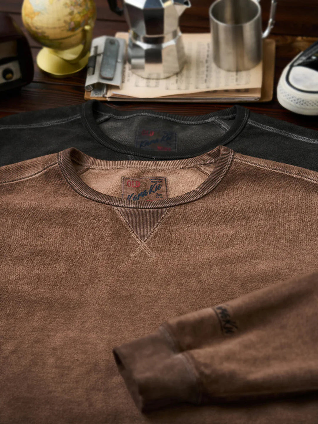 “KARAKU” Embroidered Logo Vintage-style Navy Crew Neck Sweatshirt