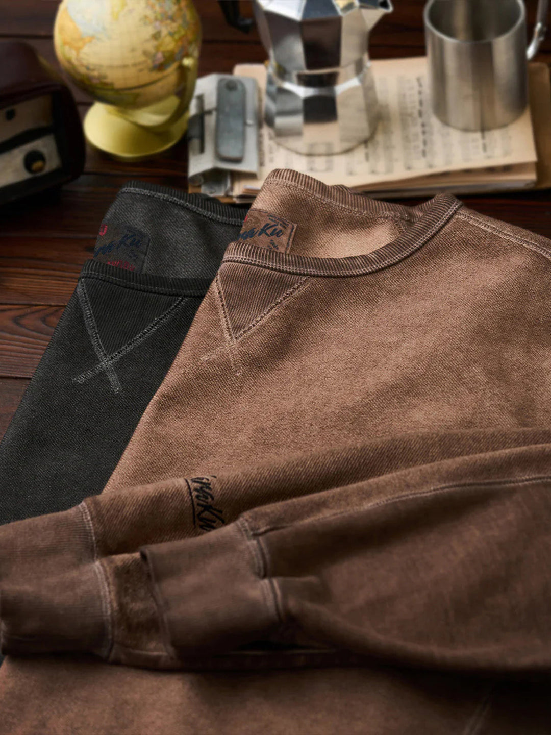 “KARAKU” Embroidered Logo Vintage-style Navy Crew Neck Sweatshirt