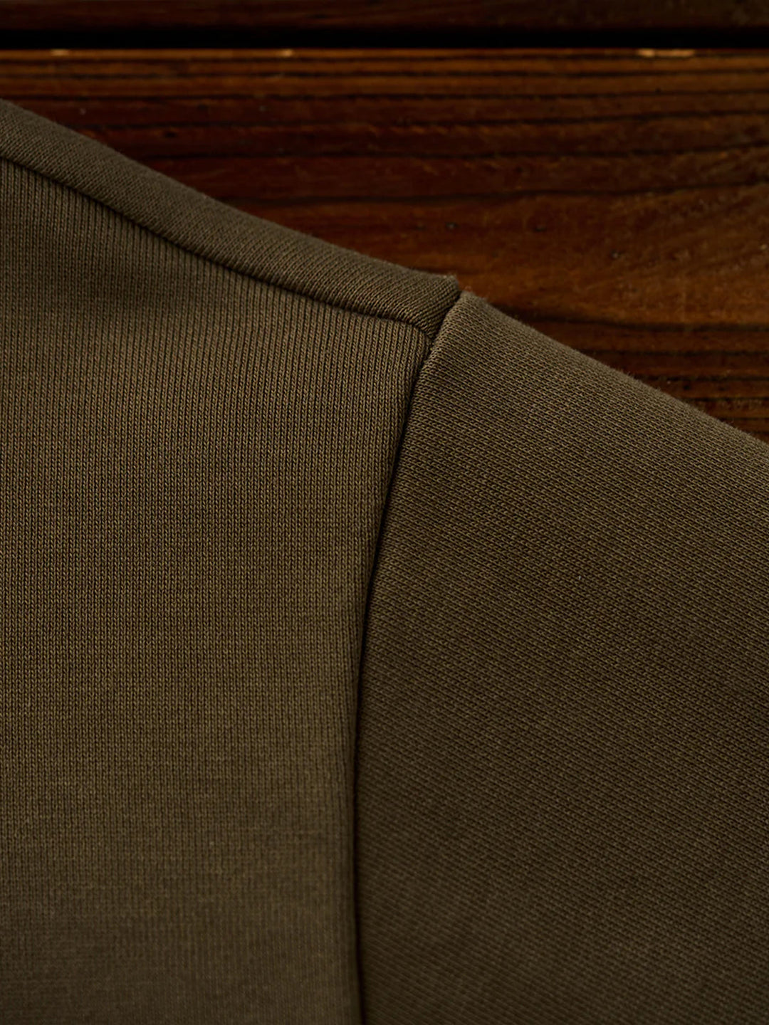 "Cat Wearing Helmet" Print &amp; Karaku Logo Embroidery V-Gusset Sweatshirt